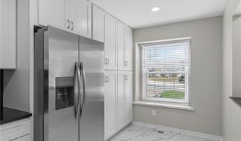 178 Cascade Circle Dr, Ballwin, MO 63021