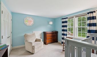 2 Winsome Lea Rd, Falmouth, ME 04105