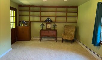 40 Aaron Ave Ave, Bristol, RI 02809