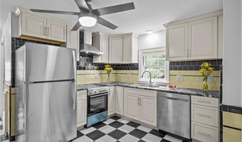 44 River St, Cranston, RI 02905