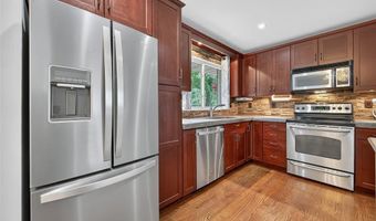 124 Vlasis Dr, Ballwin, MO 63011