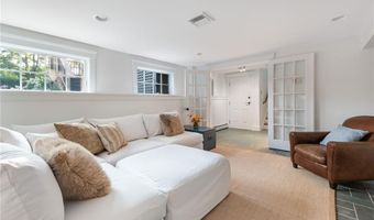 72 Summerfield Ln, Middletown, RI 02842