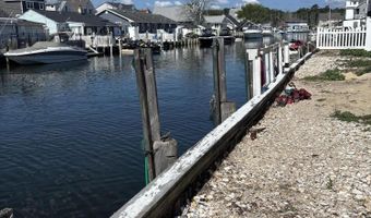 242 Evergreen Dr, Bayville, NJ 08721