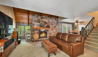 8 HILLTOP Ct, Appleton, WI 54914