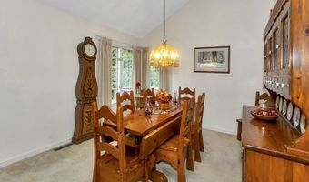 111 Cottonwood Ln, Agawam, MA 01001