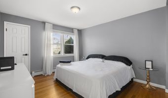 948 Wayne St, Bridgeport, CT 06606