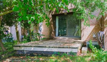 672 Greenhills Dr, Ann Arbor, MI 48105
