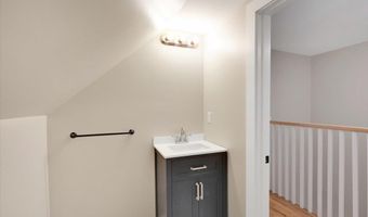 24 Bennington Ct, Burlington, VT 05408