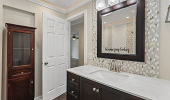 327 Oakwood Dr, Antioch, IL 60002