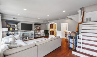 45 White Oak Ln, Aberdeen, NJ 07747