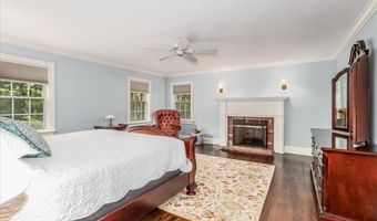 2 Raven Crest Dr, Bethel, CT 06801