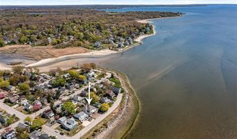 15 Shore Dr, Barrington, RI 02806