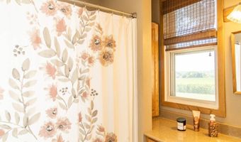 4354 Kingbird Ave, Alton, IA 51003