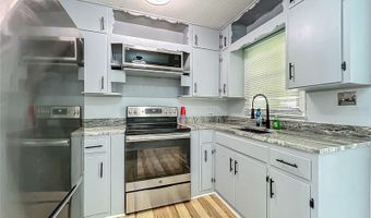207 KAY St, Auburndale, FL 33823