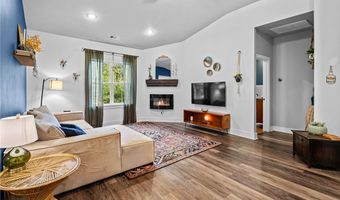 68 Elizabeth Dr, Bella Vista, AR 72715