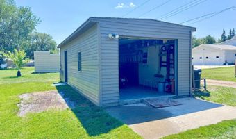 205 5th Ave NW, Bowman, ND 58623