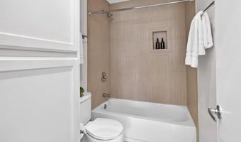 3991 Crown Point Dr 112, San Diego, CA 92109