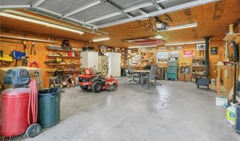 911 E 5th St, Altamont, KS 67330