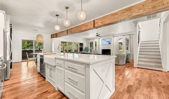 103 NE 7th St, Bentonville, AR 72712