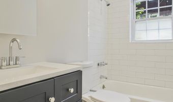 706 N CLEVELAND St, Arlington, VA 22201