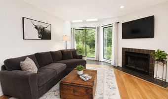40 Huntington Ct 40, Bethel, CT 06801