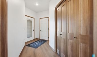 2417 E Brek St, Brandon, SD 57005