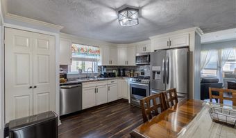1640 Cranston St, Cranston, RI 02920