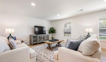 1004 Robin Haven Dr, Bentonville, AR 72712