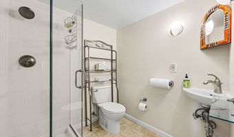 5368 Pinnacle Ct, Ann Arbor, MI 48108