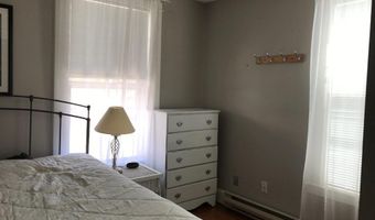 32 School St 3, Newport, RI 02840