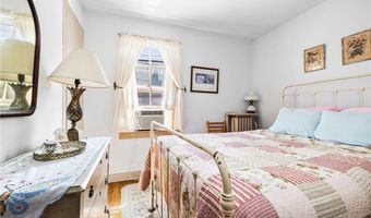 23 Willow St, Newport, RI 02840