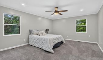 863 Woods Mill Rd, Ballwin, MO 63011