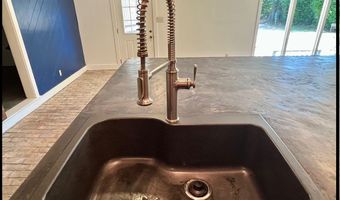 202 Bates St, Batesville, MS 38606