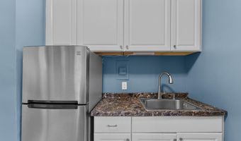 122 W 39TH St A4, Bayonne, NJ 07302