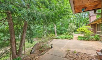 16 Meadowbrook Country Club Est, Ballwin, MO 63011
