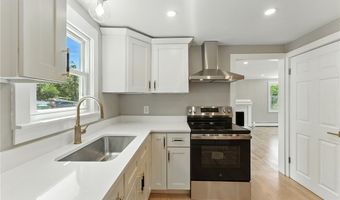 82 Barton Ave, Warwick, RI 02889