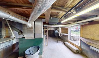 46 Crest Ave, Auburn, ME 04210