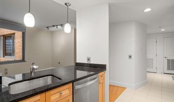 2001 15TH St N 813, Arlington, VA 22201