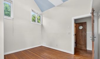 207 Pawson Rd, Branford, CT 06405
