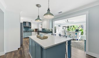 106 S Hermitage Rd, Beaufort, SC 29902