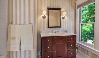 586 B St, Ashland, OR 97520