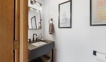 40 Charlotte Ave, North Kingstown, RI 02874