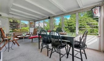 5 Van Gogh Ln, Airmont, NY 10901