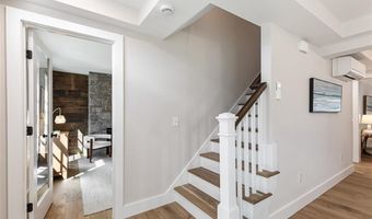22 Castle St 3, East Greenwich, RI 02818