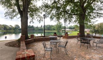 8356 Meadow Lakes Dr, Charlotte, NC 28210