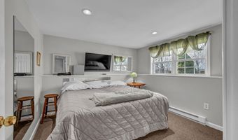 23 Fleetwood Dr, Danbury, CT 06810