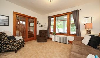 105 N 7th St, Beresford, SD 57004