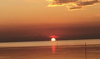 66 8th St, Apalachicola, FL 32320