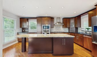 1291 White Chapel Ln, Algonquin, IL 60102