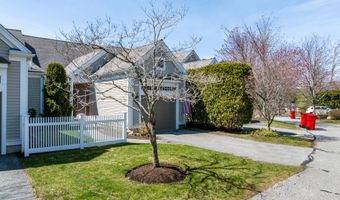 8 Hollyhock Knoll Ct 8, Bourne, MA 02532